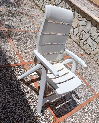 poltrona plastica rigida 