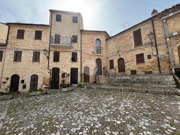 3 LOCALI A ACQUAVIVA PICENA