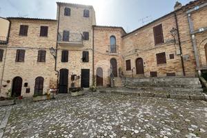 3 LOCALI A ACQUAVIVA PICENA