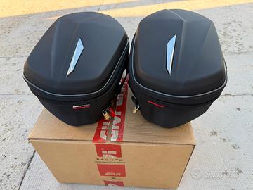 Telai CB650R 2019 e borse Givi ST609+
