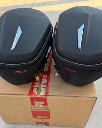 Telai CB650R 2019 e borse Givi ST609+