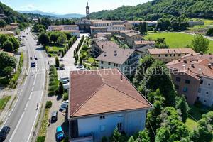 Immobile di 871 m² con 5 locali a Pontida