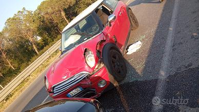 MINI COOPER D 1.6 INCIDENTATA PREZZO TRATTABILE