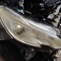 Proiettore destro PEUGEOT 2008 del 2014