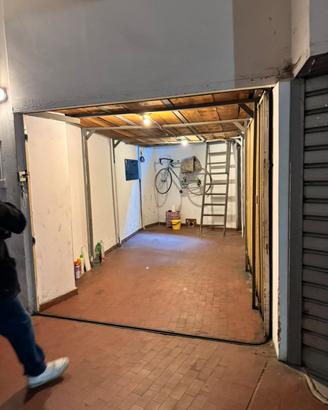 box / garage soppalcato 13 mq sestri ponente