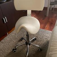 Sgabello ergonomico  estetista