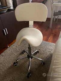 Sgabello ergonomico  estetista