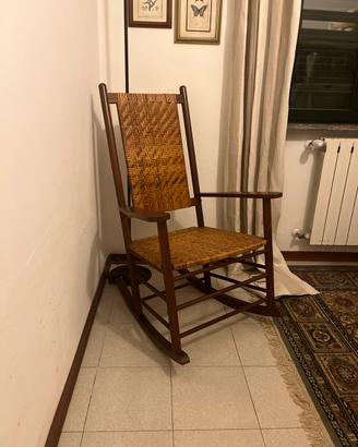 Sedia a dondolo in vimini