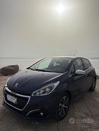 Peugeot 208 già omologata per disabili Allure
