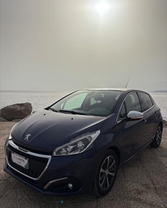 Peugeot 208 già omologata per disabili Allure