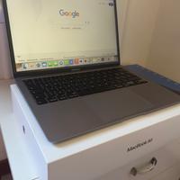 MacBook Air i5 256gb 13" liquid retina display