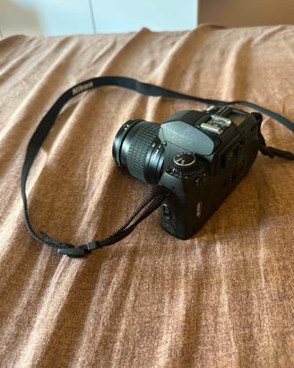 Nikon F80 + Obiettivo Nikkor 28-80mm e Tracolla