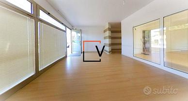 NEGOZIO SU VIA DI PERCORRENZA