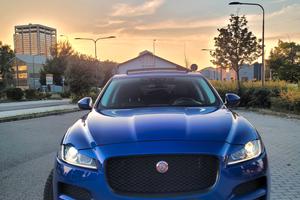 Jaguar F Pace Blu 