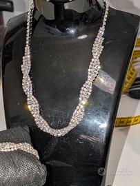 Parure di gioielli in acciaio e luminosi zirconi