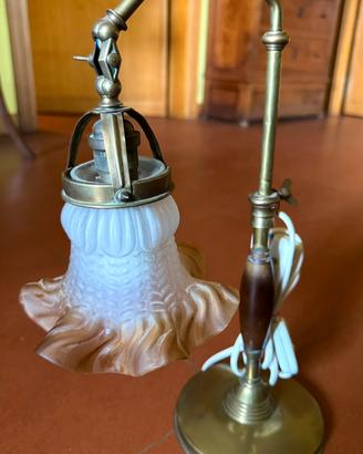 Lampada Art Nouveau in ottone e vetro