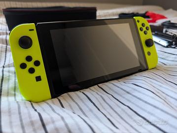 Nintendo Switch Gialla, Pro Controller e Accessori