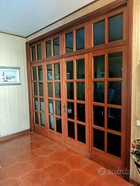Parete Divisoria in Legno e Vetro con Porta Doppia