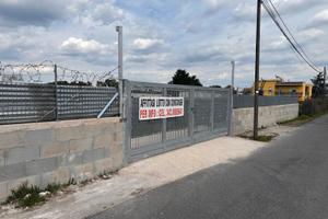 Lotto di terreno con container
