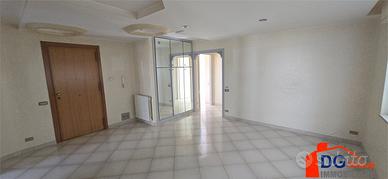 Appartamento in stato in zona ben servita