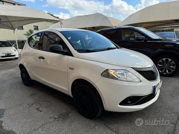 Lancia Ypsilon 1.2 69 CV 5 porte Elefantino Blu