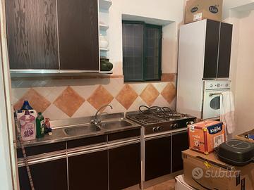 Cucina vecchia ma ancora buona