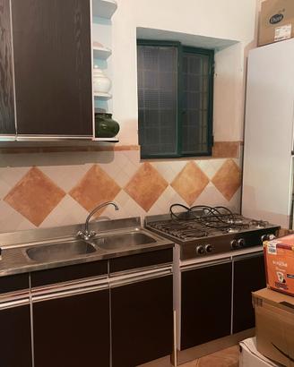 Cucina vecchia ma ancora buona