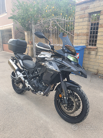 Benelli TRK 502x con targa Polacca