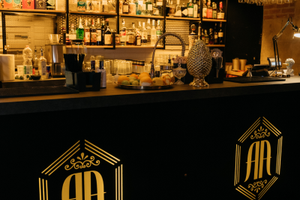 Attività di cocktailbar con cucina annessa