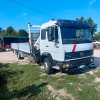 Camion Mercedes 1324 con gru PM