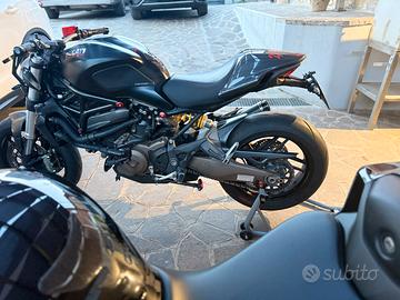 Ducati monster 821 dark