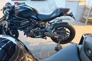 Ducati monster 821 dark