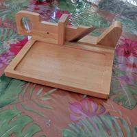 Tagliere in legno con taglia salame 