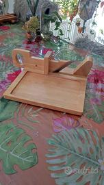 Tagliere in legno con taglia salame 