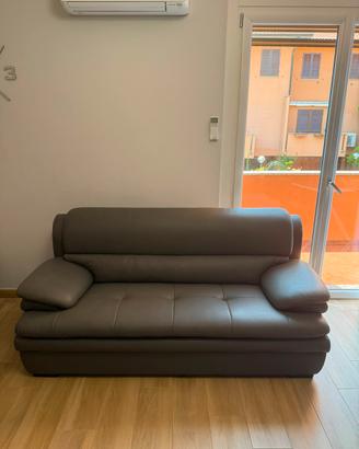 Divano 3 posti elegante, grigio in ecopelle