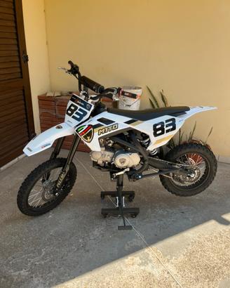 Pit bike