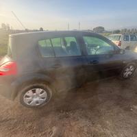 Renault Megane anno 2007 con 150.000 km