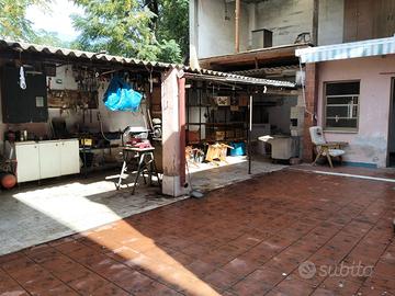 INDIPENDENTE CON CORTILE PRIVATO