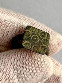 Anello islamico in bronzo medievale