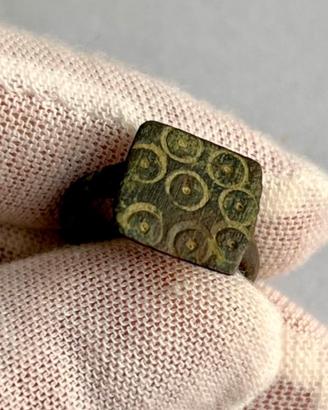 Anello islamico in bronzo medievale