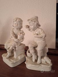 Coppia statuine in porcellana bianca Capodimonte