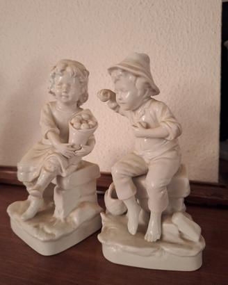Coppia statuine in porcellana bianca Capodimonte