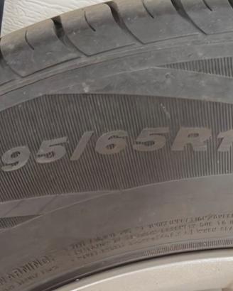 cerchi più gomme 