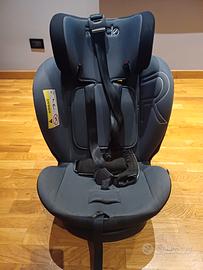 seggiolino auto grigio girevole
