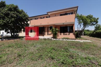 PORZIONE BIFAMILIARE CON GIARDINO RIF. UP5