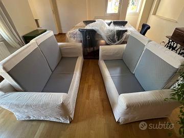 Set di due divani in tessuto