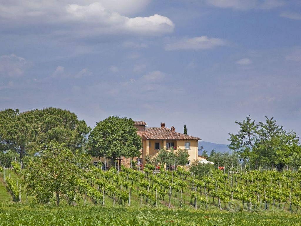Rustico / Casale di 600 m² con più di 5 locali e b - Vista 4
