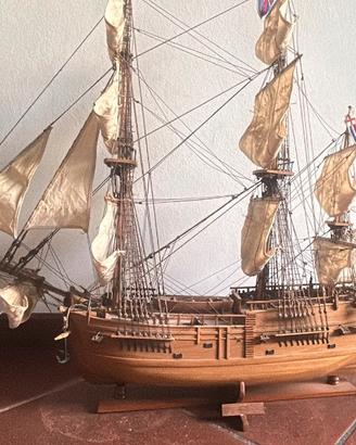 Modello in legno del veliero HMS Endeavour(a mano)