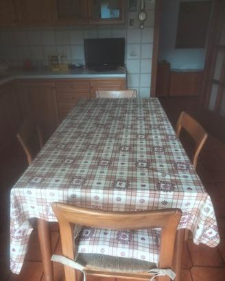Cucina con elettrodomestici inclusi