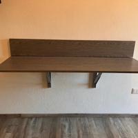 minicucina completa e tavolo a scomparsa